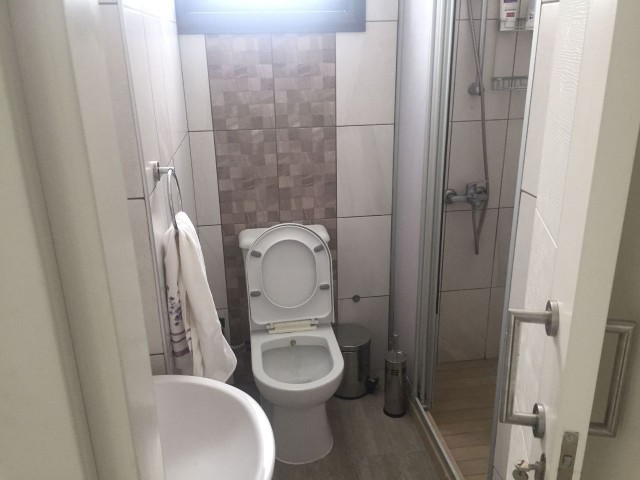 Zu Vermieten In Nikosia Ortaköy 2 + 1 Möbliert 1. Etage Wohnung 6 + 6 Zahlen 300 STG ** 