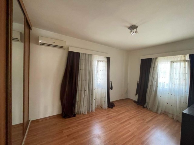 3-ZIMMER-WOHNUNG ZUM VERKAUF IN NIKOSIA YENIKENT 70,000 STG ** 