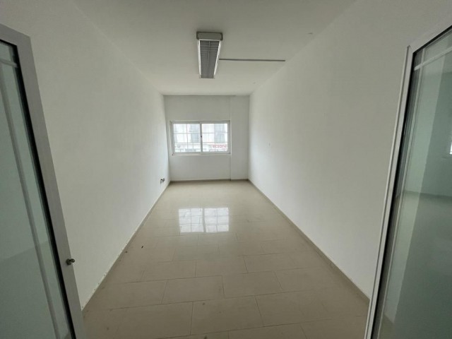 Office for Rent on the Main Road in the Küçük Kaymaklı Region of Nicosia 500 STG ** 