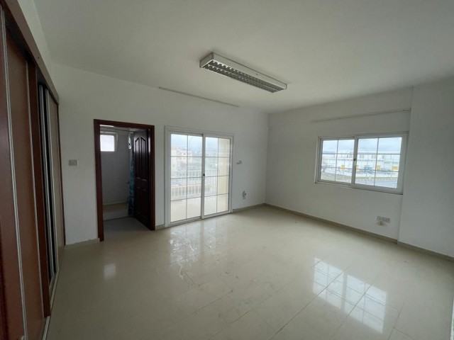 Office for Rent on the Main Road in the Küçük Kaymaklı Region of Nicosia 500 STG ** 