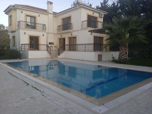 Einfamilienhaus mit Pool mit Berg - und Meerblick in chatalköy ** 