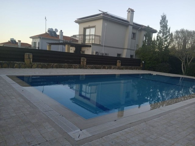 Einfamilienhaus mit Pool mit Berg - und Meerblick in chatalköy ** 