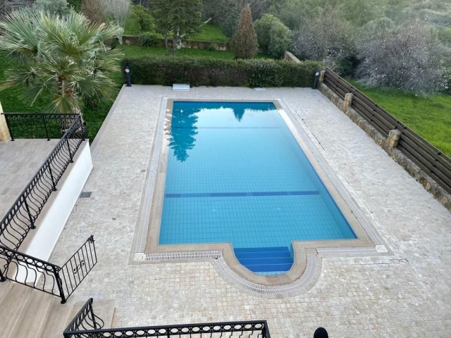 Einfamilienhaus mit Pool mit Berg - und Meerblick in chatalköy ** 