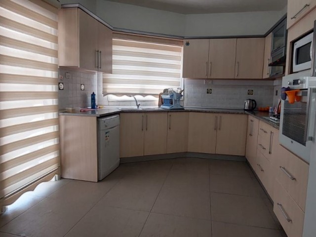 3 Bedroom Flat for Sale in Gallipoli ** 