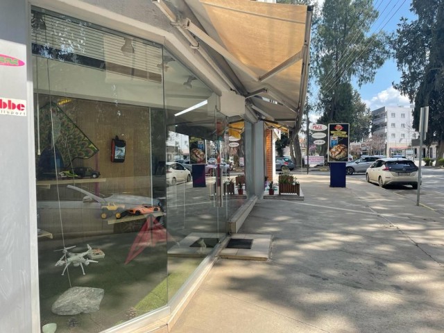 Shop Auf Der Straße In Nikosia Yenisehir Bereich Zu Verkaufen ** 