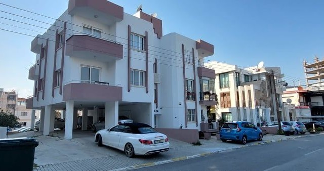 Girne Merkez'de Kiralık İşyeri Veya Ofis Olmaya Uygun  Daire