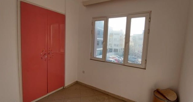 Girne Merkez'de Kiralık İşyeri Veya Ofis Olmaya Uygun  Daire