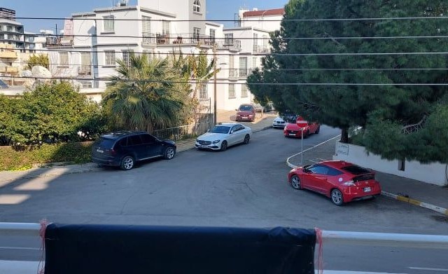 Girne Merkez'de Kiralık İşyeri Veya Ofis Olmaya Uygun  Daire