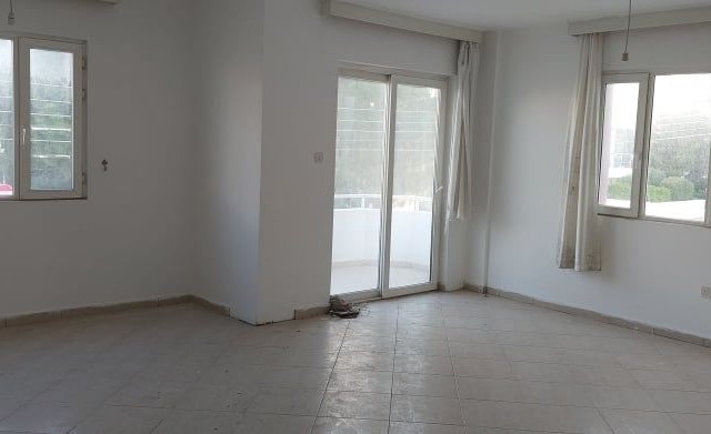 Wohnung geeignet für einen Arbeitsplatz oder Büro zur Miete in Kyrenia Zentrum ** 