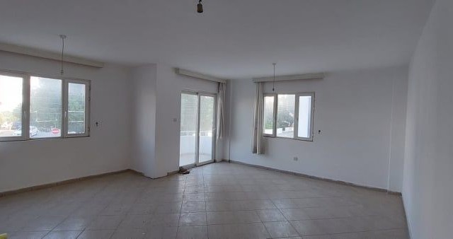 Wohnung geeignet für einen Arbeitsplatz oder Büro zur Miete in Kyrenia Zentrum ** 