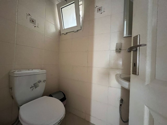 LEFKOŞA'DA METROPOL SÜPERMARKET ARKASINDA SATILIK 3+1 DAİRE