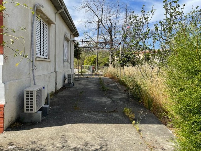 DETACHED HOUSE ON THE CORNER WITH A LARGE GARDEN FOR SALE IN THE CENTER OF THE BAZAAR IN GUZELYUR FOR 69,500.-GBP ** 