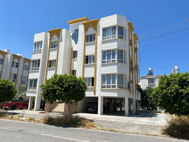 KYRENIA / ZENTRUM ZU VERKAUFEN WOHNUNG 3 + 1 ** 