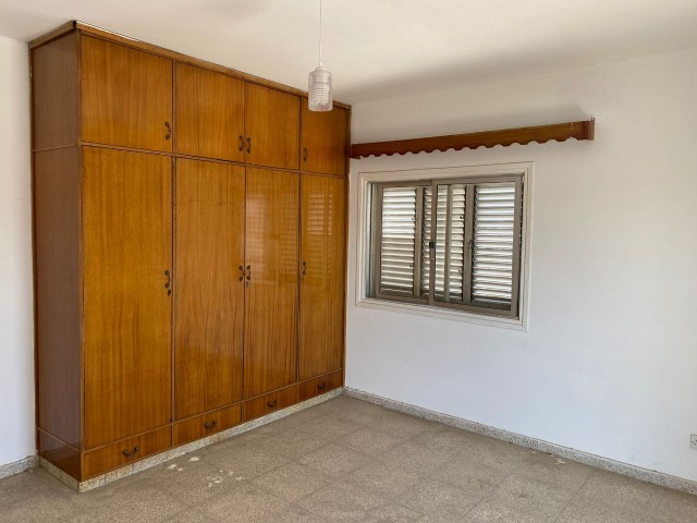 LEFKOŞA /ORTAKÖY SATILIK CADDE ÜZERİ 3+1 DAİRE