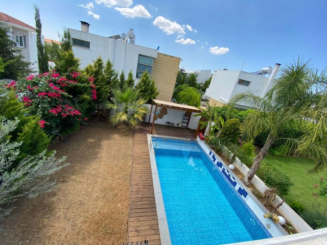 VILLA MIT POOL IN NIKOSIA / YENIKENT ** 