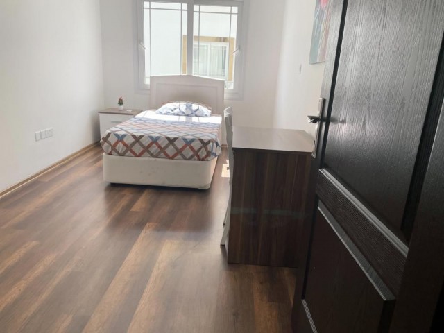 LEFKOŞA/GÖNYELİ BÖLGESİNDE ANA CADDE ÜZERİNDE 3+1 KİRALIK FULL EŞYALI DAİRE