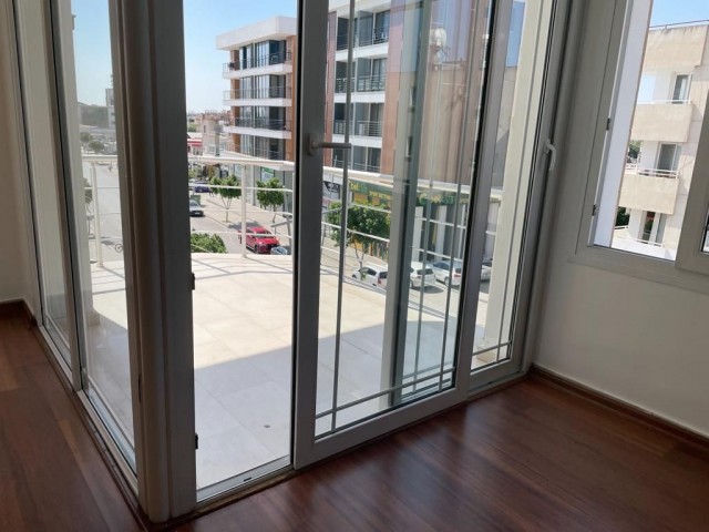 LEFKOŞA/GÖNYELİ BÖLGESİNDE ANA CADDE ÜZERİNDE 3+1 KİRALIK FULL EŞYALI DAİRE