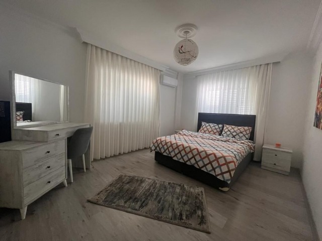 LEFKOŞA/DEREBOYU'NDA LÜKS KİRALIK FUL EŞYALI DAİRE 3+1