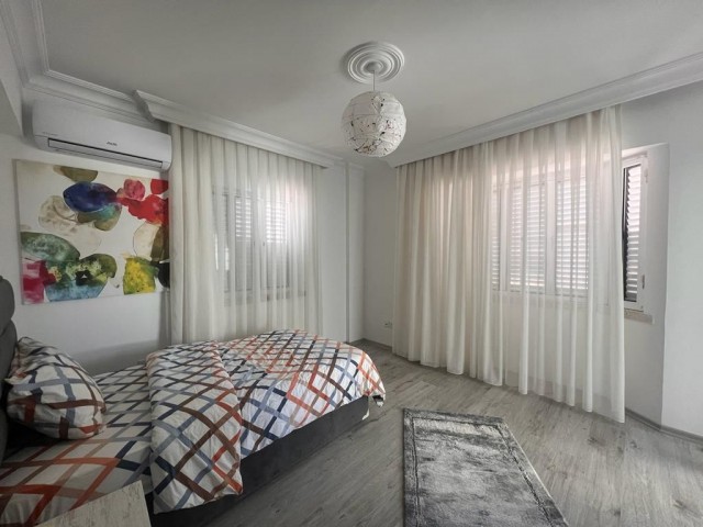 LEFKOŞA/DEREBOYU'NDA LÜKS KİRALIK FUL EŞYALI DAİRE 3+1