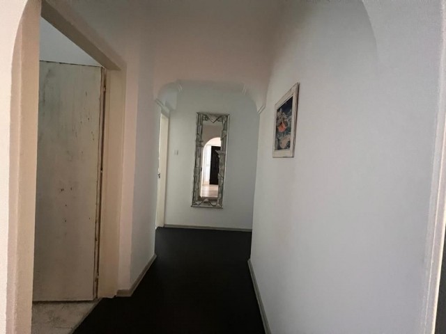 VOLL MÖBLIERTE WOHNUNG ZU VERMIETEN IN NIKOSIA/DEREBOYU NDA 3 + 1 ** 