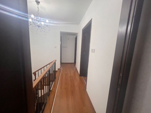 LEFKOŞA/DEREBOYU'NDA LÜKS KİRALIK FUL EŞYALI DUBLEX DAİRE 3+1