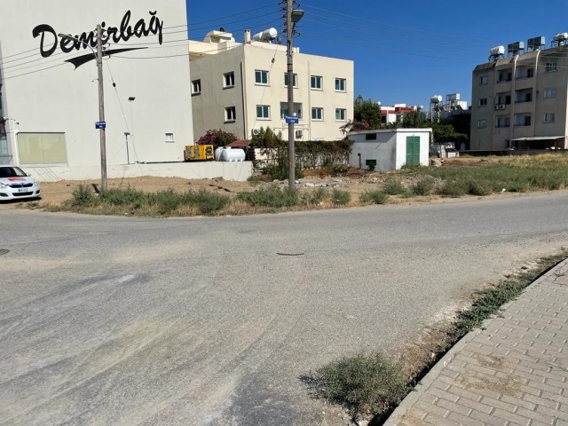 DR.-ING. TÜRKISCHES GRUNDSTÜCK ZUM VERKAUF MIT GEWERBLICHER GENEHMIGUNG IN DER NÄHE DES GEHRUNGSKREISES AUF DER HAUPTSTRAßE VON FAZIL BULVARU ** 