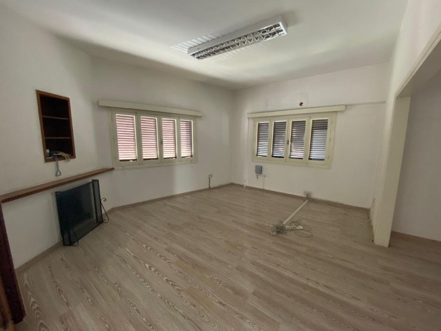 NICOSIA KÖŞKLÜÇIFLIK 4+2 OFFICE OR WORKPLACE FOR RENT ** 