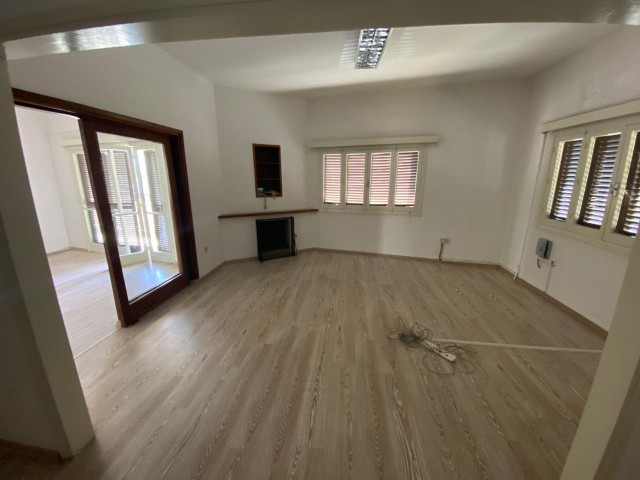 NICOSIA KÖŞKLÜÇIFLIK 4+2 OFFICE OR WORKPLACE FOR RENT ** 