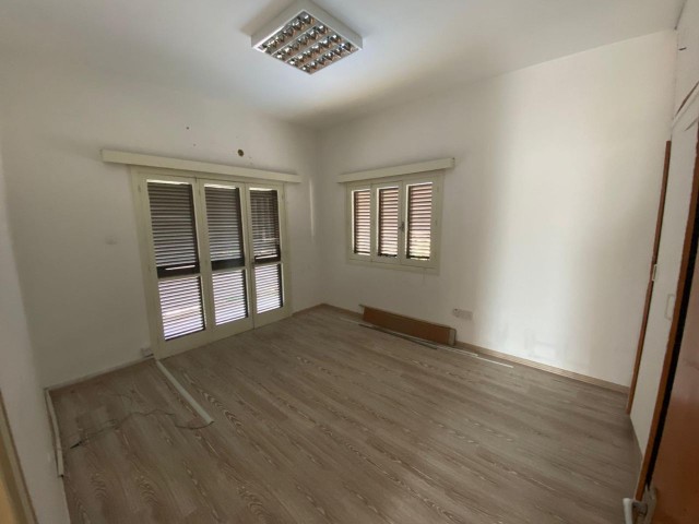 NICOSIA KÖŞKLÜÇIFLIK 4+2 OFFICE OR WORKPLACE FOR RENT ** 