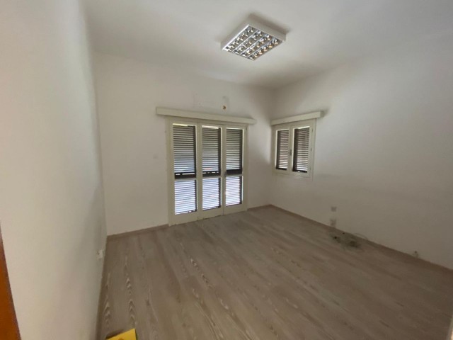 NICOSIA KÖŞKLÜÇIFLIK 4+2 OFFICE OR WORKPLACE FOR RENT ** 