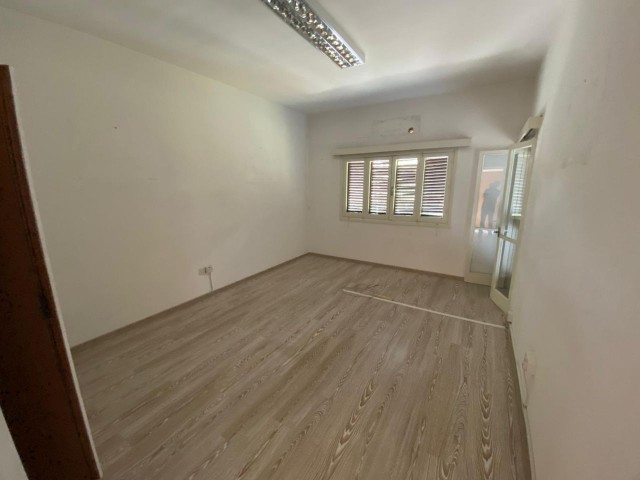 NICOSIA KÖŞKLÜÇIFLIK 4+2 OFFICE OR WORKPLACE FOR RENT ** 