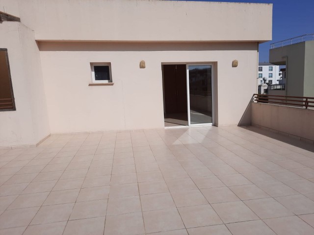 PENTHOUSE-WOHNUNG ZUM VERKAUF IN NIKOSIA ** 