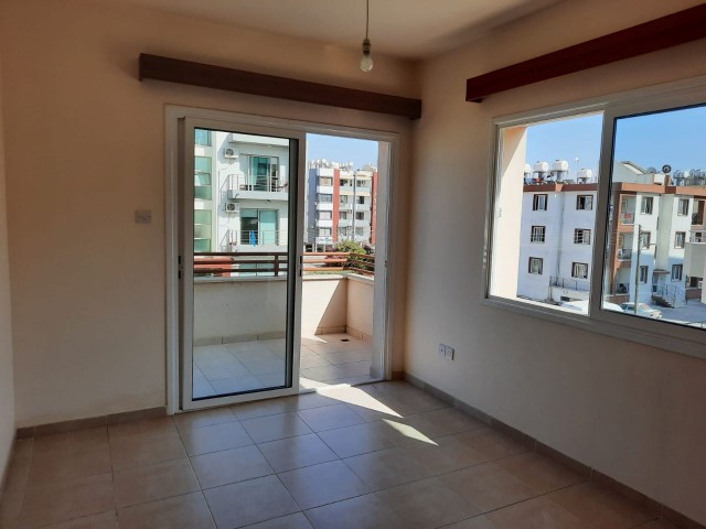 PENTHOUSE-WOHNUNG ZUM VERKAUF IN NIKOSIA ** 