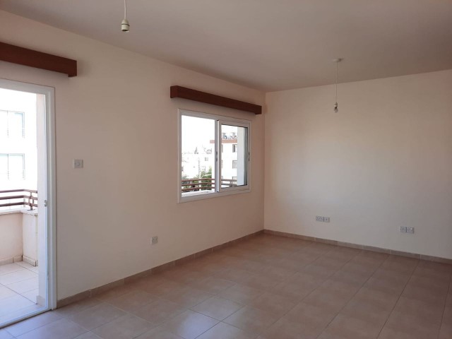 PENTHOUSE-WOHNUNG ZUM VERKAUF IN NIKOSIA ** 