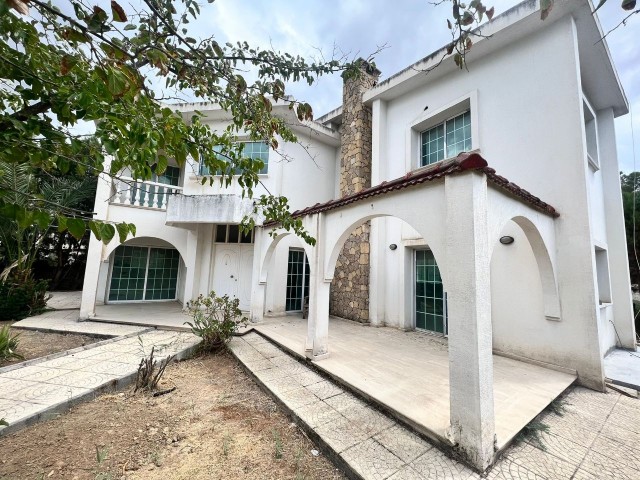 DETACHED HOUSE FOR SALE IN A LARGE GARDEN OF 240 M2 IN NICOSIA / YENIKENT ** 