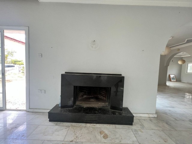 DETACHED HOUSE FOR SALE IN A LARGE GARDEN OF 240 M2 IN NICOSIA / YENIKENT ** 