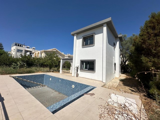 DETACHED HOUSE FOR SALE IN A LARGE GARDEN OF 240 M2 IN NICOSIA / YENIKENT ** 