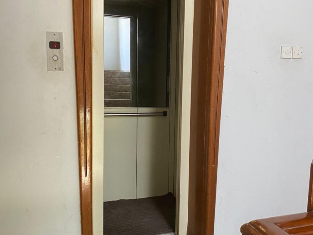 3+1 WOHNUNG ZU VERMIETEN IN KYRENIA ZENTRUM ** 