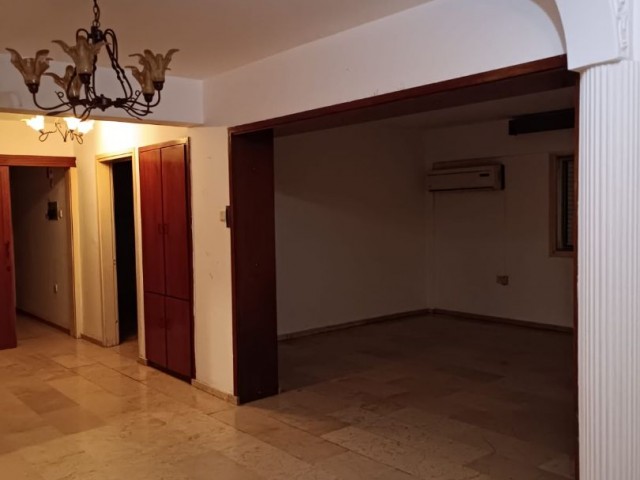 NIKOSIA HERRENHAUS ZUM VERKAUF 2+1 WOHNUNG 52.000.- GBP ** 