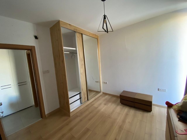 KÜÇÜK KAYMAKLIDA TÜRK MALI ZEMİN KAT 2+1 FULL EŞYALI SATILIK DAİRE