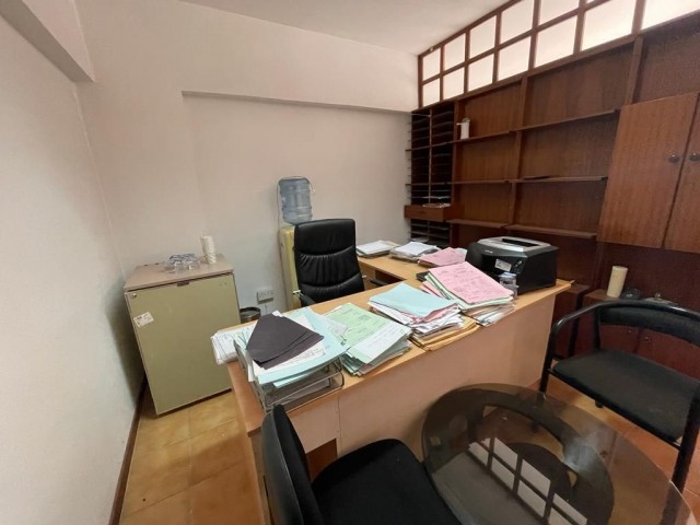 MONATLICH BEZAHLTES BÜRO IM ZENTRUM VON LEFKOŞA