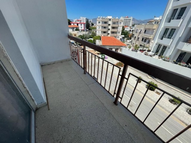 APARTMENT FOR SALE WITH COMMERCIAL LICENSE IN NEW TOWN AREA OF LEFKOŞA