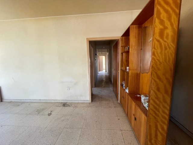 APARTMENT FOR SALE WITH COMMERCIAL LICENSE IN NEW TOWN AREA OF LEFKOŞA