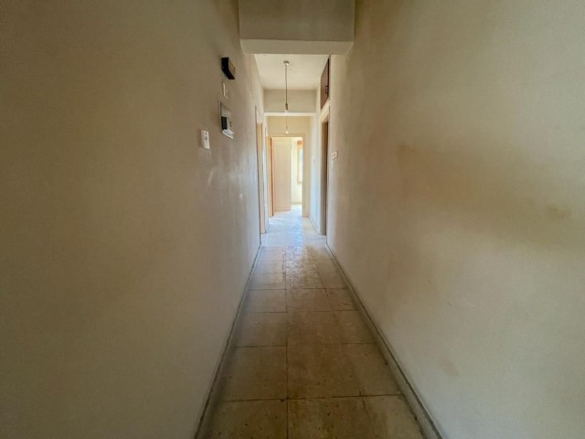 APARTMENT FOR SALE WITH COMMERCIAL LICENSE IN NEW TOWN AREA OF LEFKOŞA