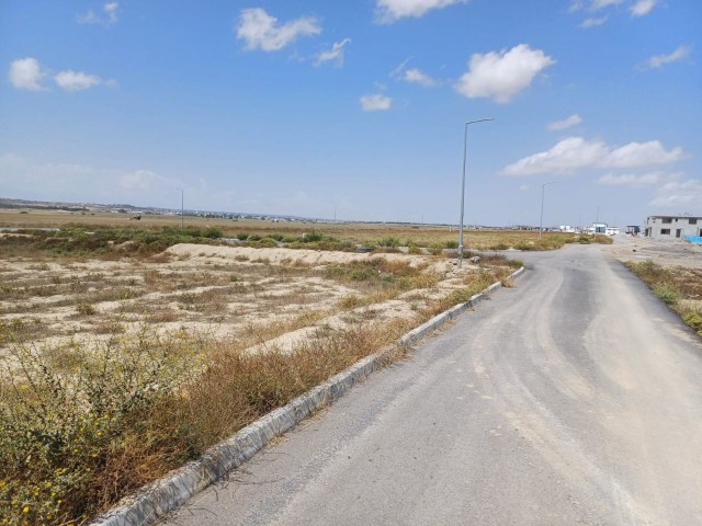 LEFKOŞA YENİKENT BÖLGESİNDE MÜSTAKİL EV YAPIMINA UYGUN SATILIK ARSA