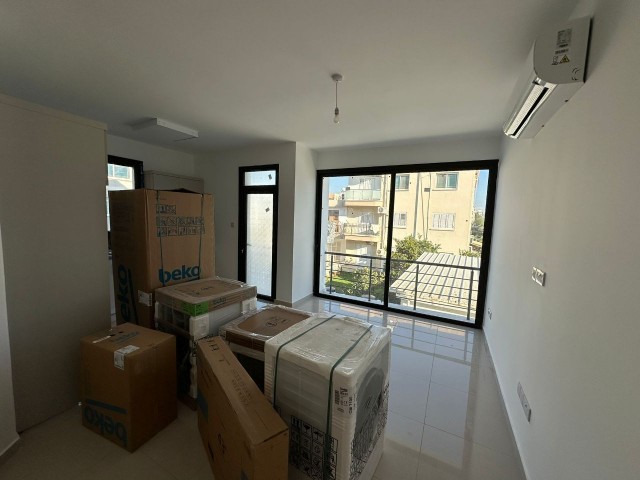آپارتمان نو نو برای فروش با مبله سفید در منطقه گونیلی