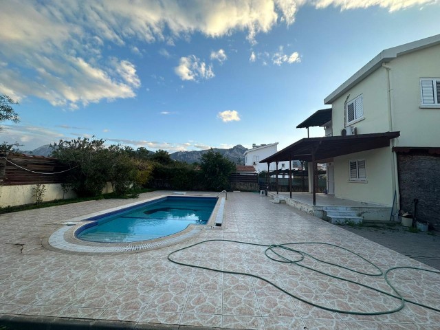 FREISTEHENDE VILLA MIT POOL ZU VERMIETEN IN GIRNE KARAOĞLANOĞLU