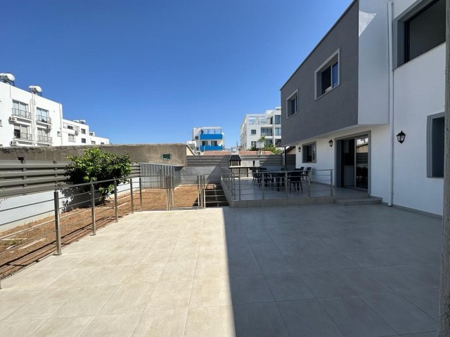 DETACHED DETACHED FOR RENT WITH COMMERCIAL PERMIT WITH MONTHLY PAYMENT IN NICOSIA KÜÇÜK KAYMAKLI AREA