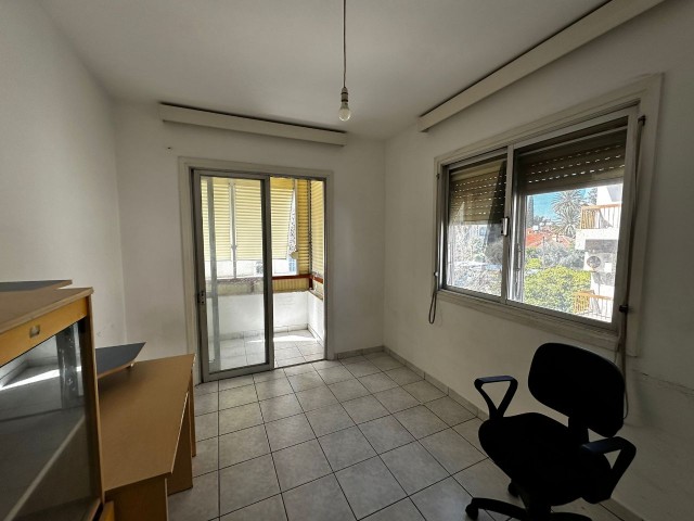 LEFKOŞA KÖŞKLÜÇİFLİK BÖLGESİNDE CADDE ÜZERİ SATILIK DAİRE