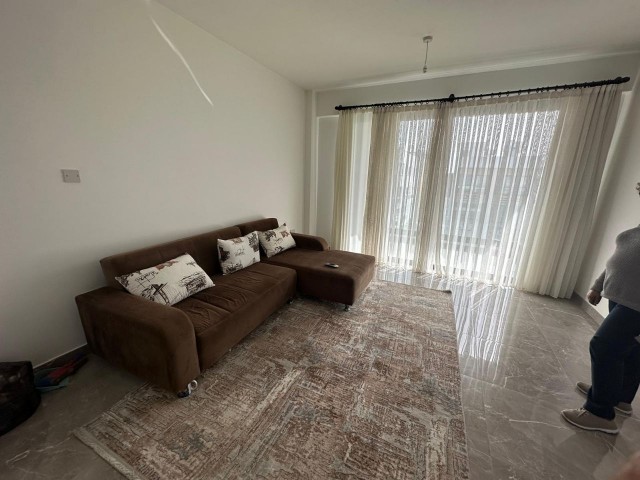 FLAT FOR RENT ON THE STREET WITH MONTHLY PAYMENT IN METEHAN AREA